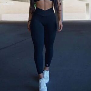 Bombshell scrunch butt leggings